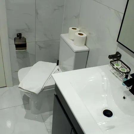 Compact & Convenient 1 Bed In Apartment