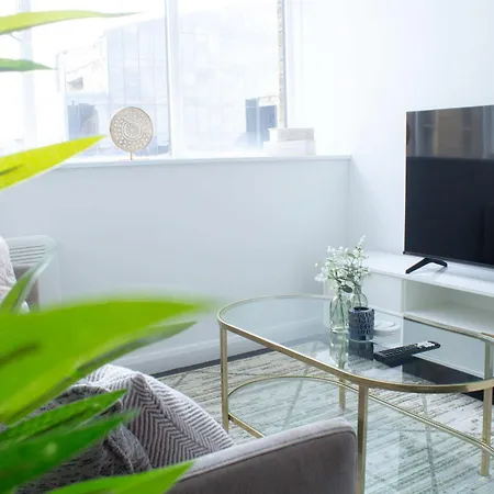 Apartment Compact & Convenient 1 Bed In