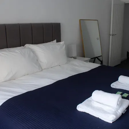 Apartment Compact & Convenient 1 Bed In