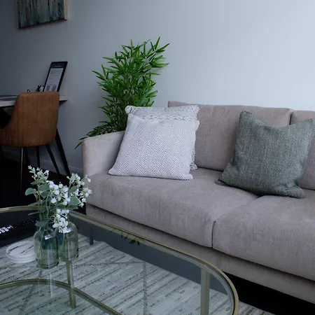 Compact & Convenient 1 Bed In Apartment