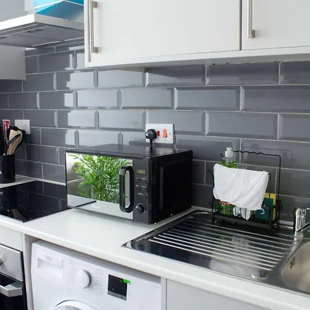 Apartment Compact & Convenient 1 Bed In *