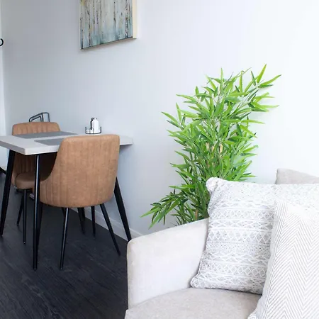 Compact & Convenient 1 Bed In *