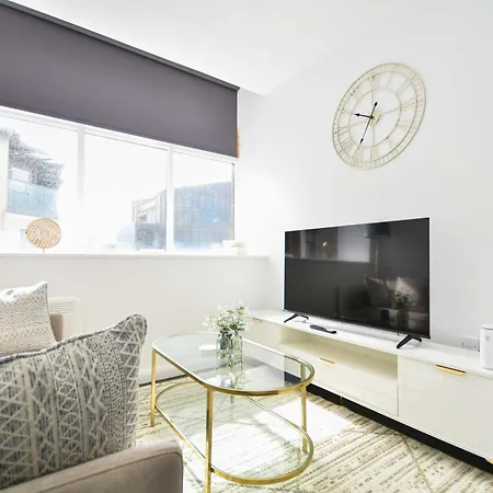 Apartament Compact & Convenient 1 Bed In *