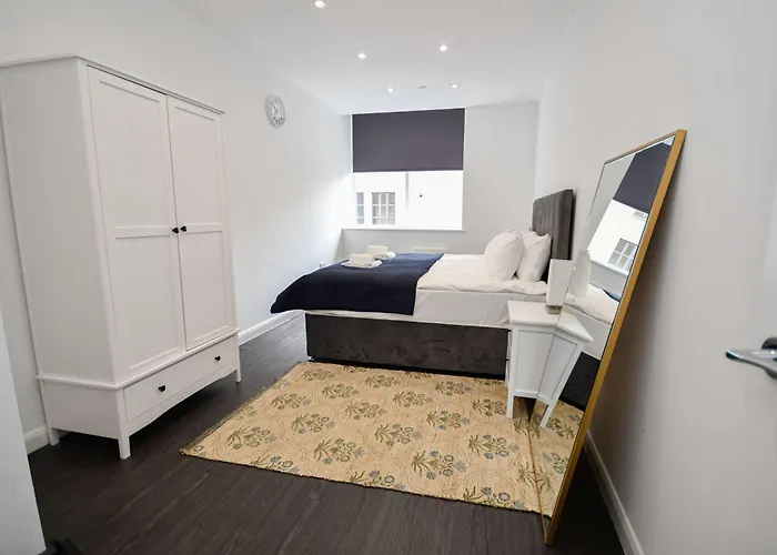 Compact & Convenient 1 Bed In Apartment