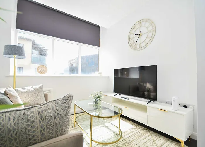 Apartment Compact & Convenient 1 Bed In *