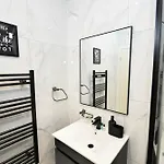 Appartement Compact & Convenient 1 Bed In *
