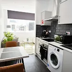 Compact & Convenient 1 Bed In Bradford (West Yorkshire)